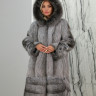 Пальто из меха нутрии, с отделкой капюшона мех чёрно-бурой лисицы.