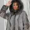 Пальто из меха нутрии, с отделкой капюшона мех чёрно-бурой лисицы.
