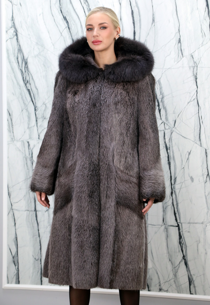 Шуба из меха нутрии прямого кроя, капюшон мех песца. Арт.Ангелина РТ-3443