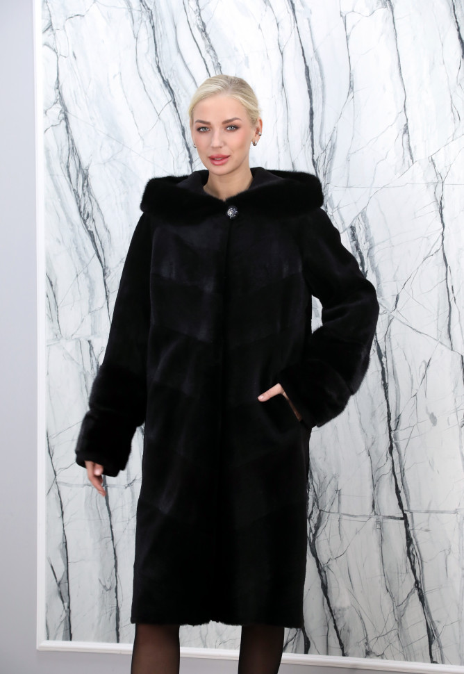 Шуба из меха стриженной нутрии, отделка капюшона мех норки. Арт.Этери РТ-10282