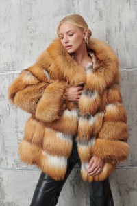 Шуба из меха премиальной лисицы огневки Red Fox,капюшон. Арт.20231 РТ-10974