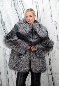 Шуба из меха  аукционной премиальной чернобурой лисы, Silver Fox,английский ворот. Арт.25066 РТ-10697