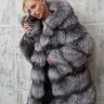 Шуба из меха премиальной аукционной чернобурой лисицы Silver Fox,капюшон кобра. Арт.20231 РТ-10976