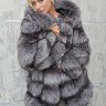 Шуба из меха премиальной аукционной чернобурой лисицы Silver Fox,капюшон кобра. Арт.20231 РТ-10976