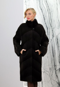 Шуба из меха болотного бобра, мех паркетной раскладки. Отделка ворота-мех норки. ЛАДА РТ-4415 