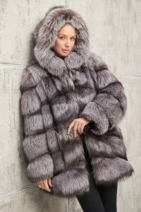 Шуба из меха чернобурой лисицы с капюшоном (75СМ) . ЛАРА РТ-9228