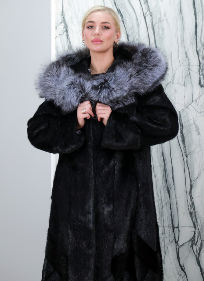 Шуба из меха нутрии, капюшон чернобурая лисица. Арт.Галка РТ-10085