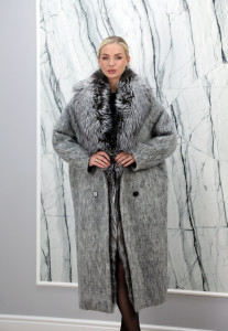 Пальто зимнее из натуральной шерсти, с натуральным утеплителем(гусиный пух), ворот/борт аргентинская чернобурая лиса. Арт.85782 РТ-10528