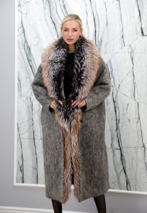 Пальто зимнее из натуральной шерсти, с натуральным утеплителем(гусиный пух), ворот/борт аргентинская чернобурая лиса. Арт.85782 РТ-10527