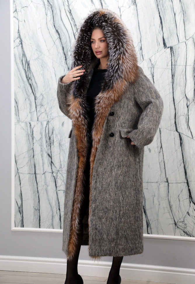 Пальто зимнее из натуральной шерсти, с натуральным утеплителем(гусиный пух), капюшон/борт аргентинская чернобурая лиса. Арт.85783 РТ-10526