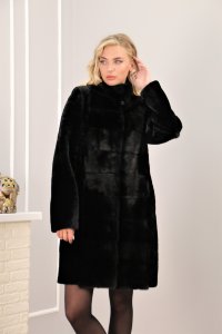 Шуба из меха стриженной австралийской овчины. Ворот, борт отделка - норка NAFA. Арт. Джина, РТ-2275