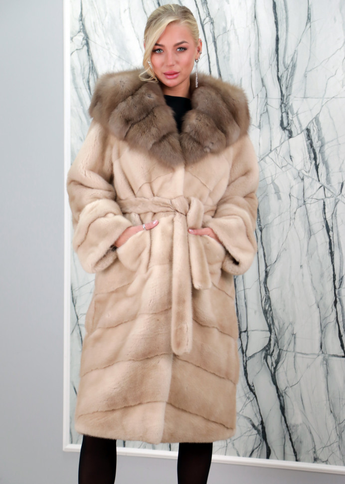 Шуба из меха аукционной американской норки, капюшон мех куницы. Арт. Паркет РТ-9909